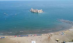 Mersin sahilleri 9 günlük tatili fırsat bilen aileleri ağırlamaya başladı