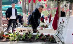 Mersin'de bayramda şehitlik unutulmadı