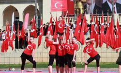 Mersin'de Gençlik Bayramı renkli gösterilerle kutlandı