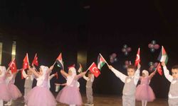 Mersin'de miniklerin sahne performansı ilgiyle izlendi