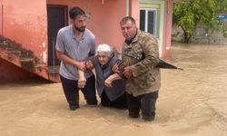 Osmaniye'de sağanak etkili oldu: Evini su basan yaşlı kadın kurtarıldı
