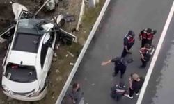 Otomobil direğe çarptı: 1 ölü, 1 yaralı