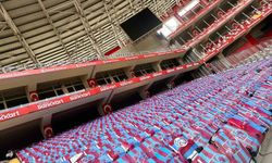 Trabzon Büyükşehir Belediyesi, Antalya Stadyumu'nu bayraklarla donattı
