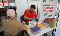 Adana'da kan ve kök hücre bağış kampanyasına yoğun ilgi