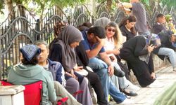 Isparta'da öğrenciler gelecekleri için yarıştı, aileler kapıda ter döktü