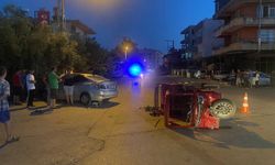 Üç tekerli elektrikli motosiklet otomobille çarpıştı: 4 yaralı