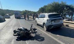 Alanya'da park halindeki otomobile çarpan motosikletteki 2 kişi yaralandı