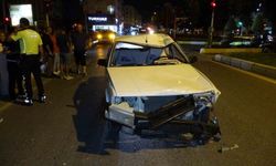 Antalya'da motosiklet ile Tofaş otomobil çarpıştı: 2 yaralı