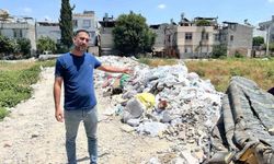 Mahalle arasındaki arsa çöplüğe döndü, vatandaşlar tepki gösterdi