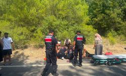 Manavgat'ta römork üzerindeki botlar devrildi: 3 yaralı