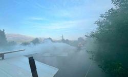 Odun ateşinden sıçrayan kıvılcımlar yangına neden oldu