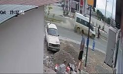 Osmaniye'de minibüs başıboş ata çarptı