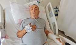 Tur otobüsünün sıkıştırdığını iddia ettiği motosiklet sürücüsü ağır yaralandı