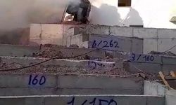 Alevlere teslim olan kepçeye kumlu müdahale