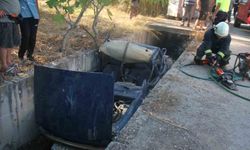 Antalya'da otomobil sulama kanalına düştü, sürücü yaralandı