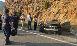 Antalya'da otomobil takla attı: 1 ölü, 2 yaralı