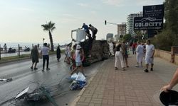 Bisiklete çarpmamak için manevra yapan araç yan yattı: 2 yaralı