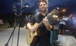 Gündüzleri elektrik tesisatı döşüyor, geceleri gitar çalıyor