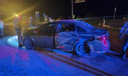Isparta'da kavşakta iki otomobil çarpıştı: 4 yaralı