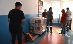 Kemer'de kırtasiye malzemelerinin dağıtımı devam ediyor