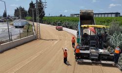 Mersin'de 4 mahallenin ortak kullandığı yol yenilendi