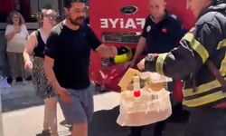 Mersin'de yangında mahsur kalan cennet papağanını itfaiye kurtardı