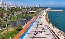 Mersin'in 560 bin metrekarelik Kültür Parkında bakım çalışmaları sürüyor