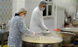 Muratpaşa'da ihtiyaç sahiplerine her gün sıcak yemek