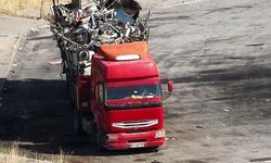 Otoyolda tehlikeli yük taşıyan tır, jandarmanın dikkatinden kaçmadı
