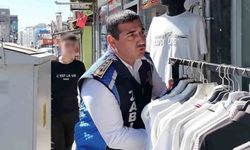 'Burası vatandaşın hakkı, vatandaş buradan nasıl geçecek' diyen zabıta ekipleri kaldırım işgallerine müdahale etti