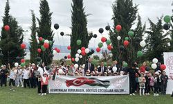 Burdur'da Gazzeli çocuklar için uçurtmalar ve balonlar gökyüzüne bırakıldı