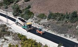 HBB, Yayladağı'nda 3 mahalleyi birbirine bağlayan yolda beton asfalt çalışmasına başladı