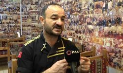 İp üzerine astığı 2 fotoğrafla başlayan hikayeyi müşterisinin sorusuyla sürdüren esnaf, iş yerinde yüzlerce müşterisinin fotoğrafını bulunduruyor