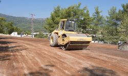 Kaş'ın üç mahallesini bağlayan 16 kilometrelik yol asfaltlanıyor