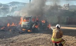Kırıkhan'da hafif ticari araç alevlere teslim oldu