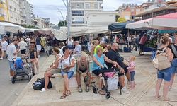 Manavgat semt pazarına turist akını esnafın yüzünü güldürdü