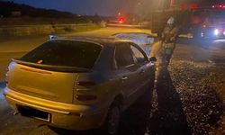 Payas'ta otomobilin motorundan alevler yükseldi