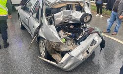 Kamyon İle Otomobil Çarpıştı: 1’i Ağır 3 Yaralı