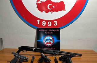 İskenderun’da çok sayıda silah, mühimmat ve uyuşturucu madde ele geçirildi