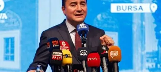 Annesi kayıp sanıyordu, arkadaşını bıçaklayıp kaçmış