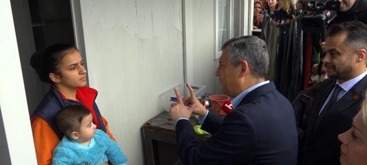 Özgür Özel Osmaniye'de depremzedelerle bir araya geldi