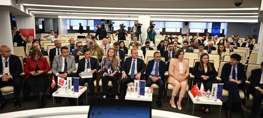 Başkan Seçer: 'Çağdaş belediyecilik anlayışının en önemli aktörlerinden biri gençlerdir'
