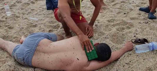 Alanya'da boğulma tehlikesi geçiren tatilciyi cankurtaran kurtardı