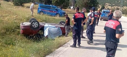 Burdur'da otomobil şarampole devrildi: 1 ölü, 1 yaralı
