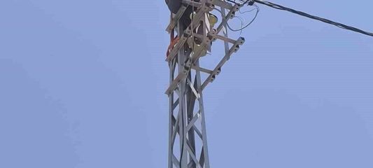Elektrik direğinde akıma kapılan işçi yaralandı