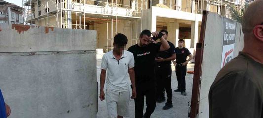 Çatıya çıkan işçi para hesabına yatınca aşağıya indi