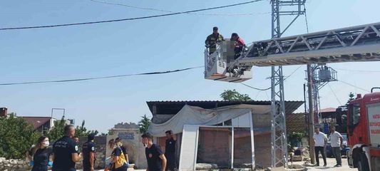 Elektrik direğinde erkek cesedi bulundu