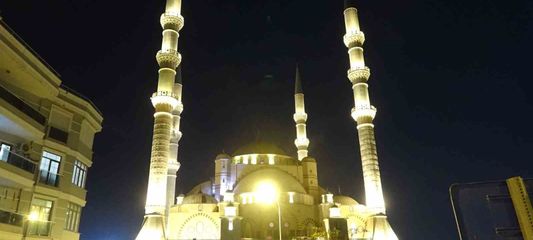 Mevlid Kandili'nde Abdülhamid Han Camii doldu taştı
