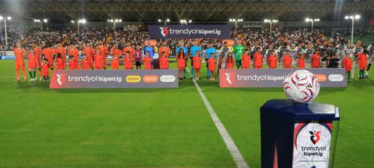 Trendyol Süper Lig: Corendon Alanyaspor: 0 - Beşiktaş: 0 (Maç devam ediyor)