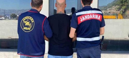 Antalya'da JASAT'tan aranan şahıslara operasyon düzenlendi